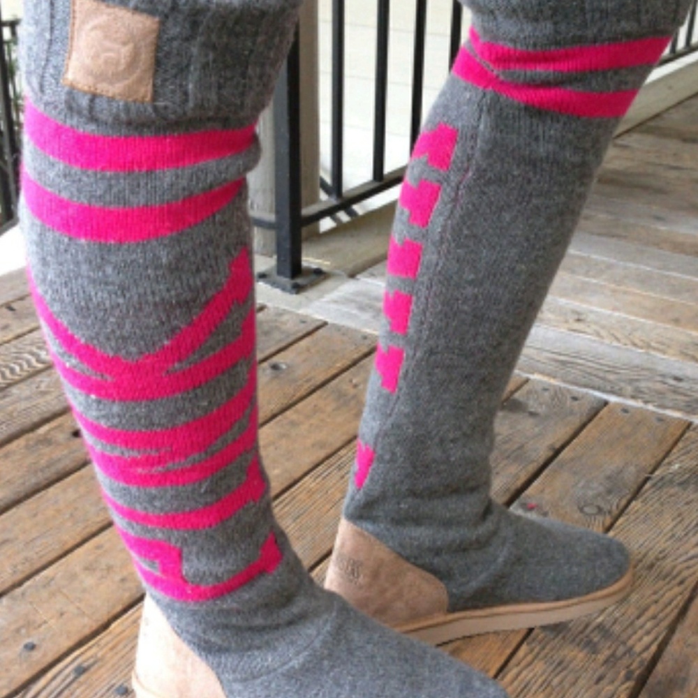 Rare pink victoria secrets sweater mukluks.